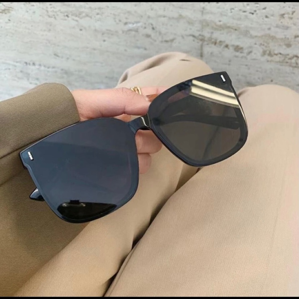 oversized classic black sunglasses